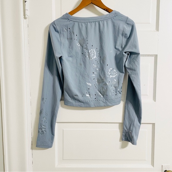 Athleta Shanti Eyelet Blue Long Sleeve Floral Top Size Medium - Picture 6 of 9